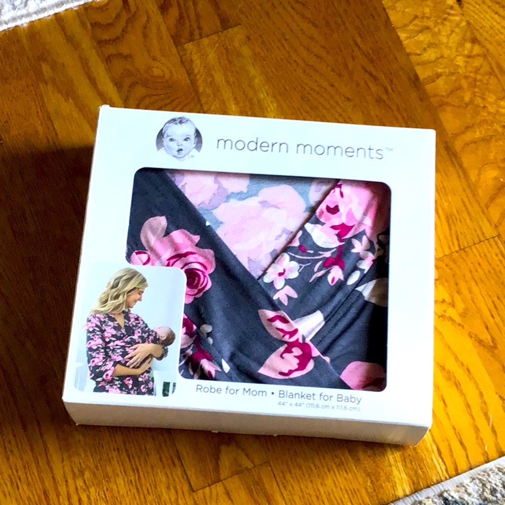 Gerber Modern moments Mom robe and swaddle